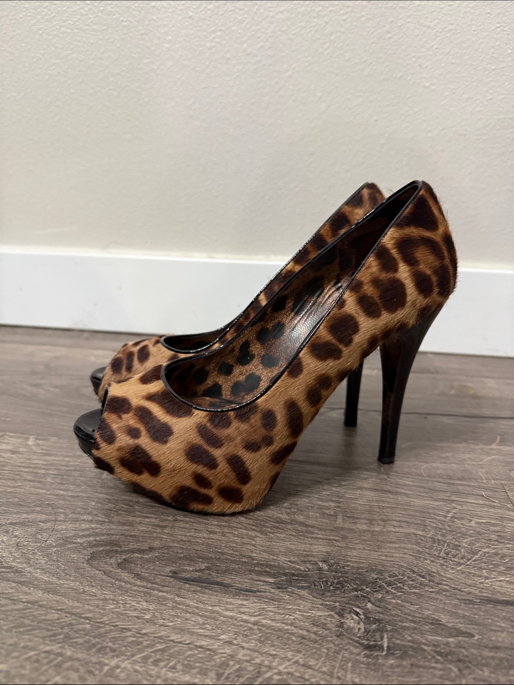 HP 🎉 Authentic Dolce and Gabbana Leopard Pumps